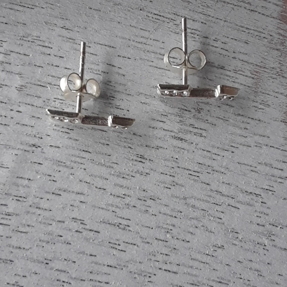 Sterling silver .925 Southwestern Boho Arrow stud earrings - Picture 2 of 4